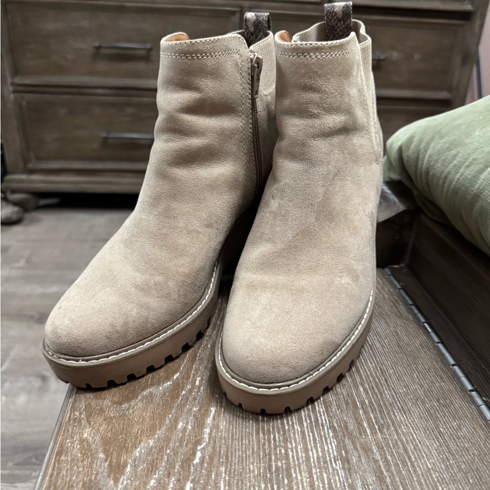 Universal Thread Beige Ankle Booties